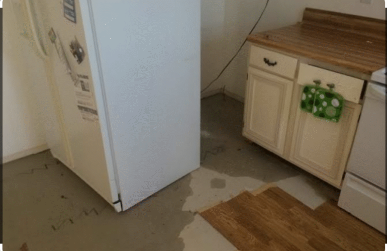 Течет холодильник с морозильной камеры